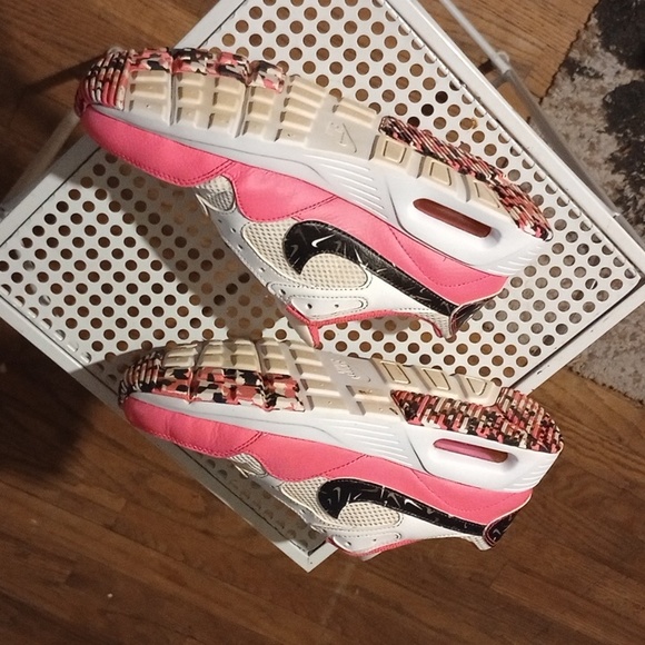 COPY - Nike air max 90s barely worn - Picture 4 of 5
